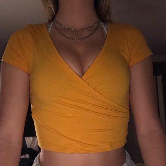 Yellow garage crop top - Picture 3 of 3